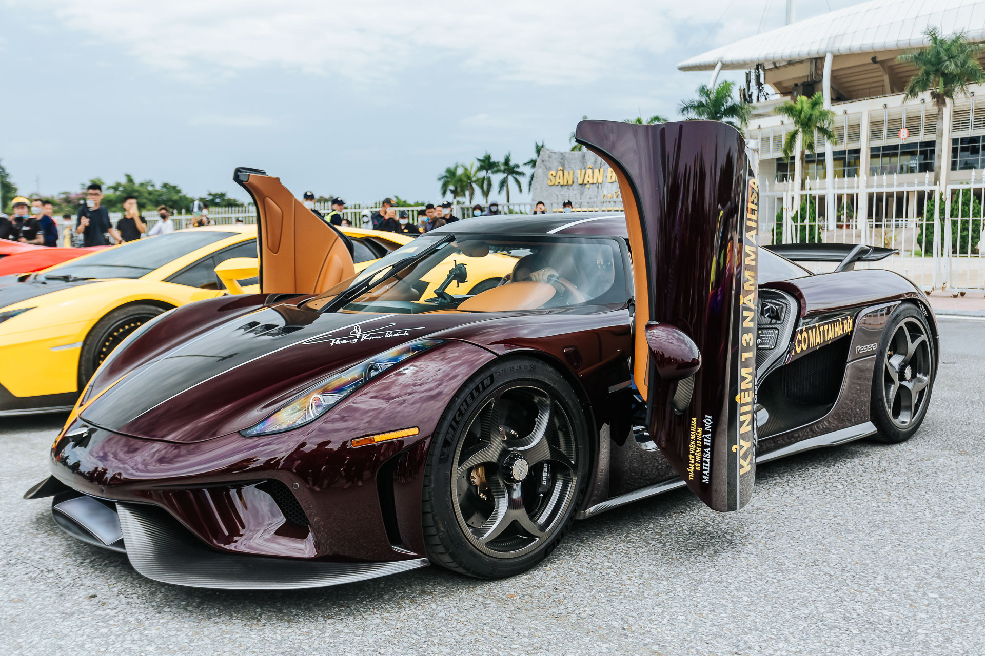 Siêu phẩm Koenigsegg Regera, một phần trong bộ sưu tập xe độc đáo của Hoàng Kim Khánh