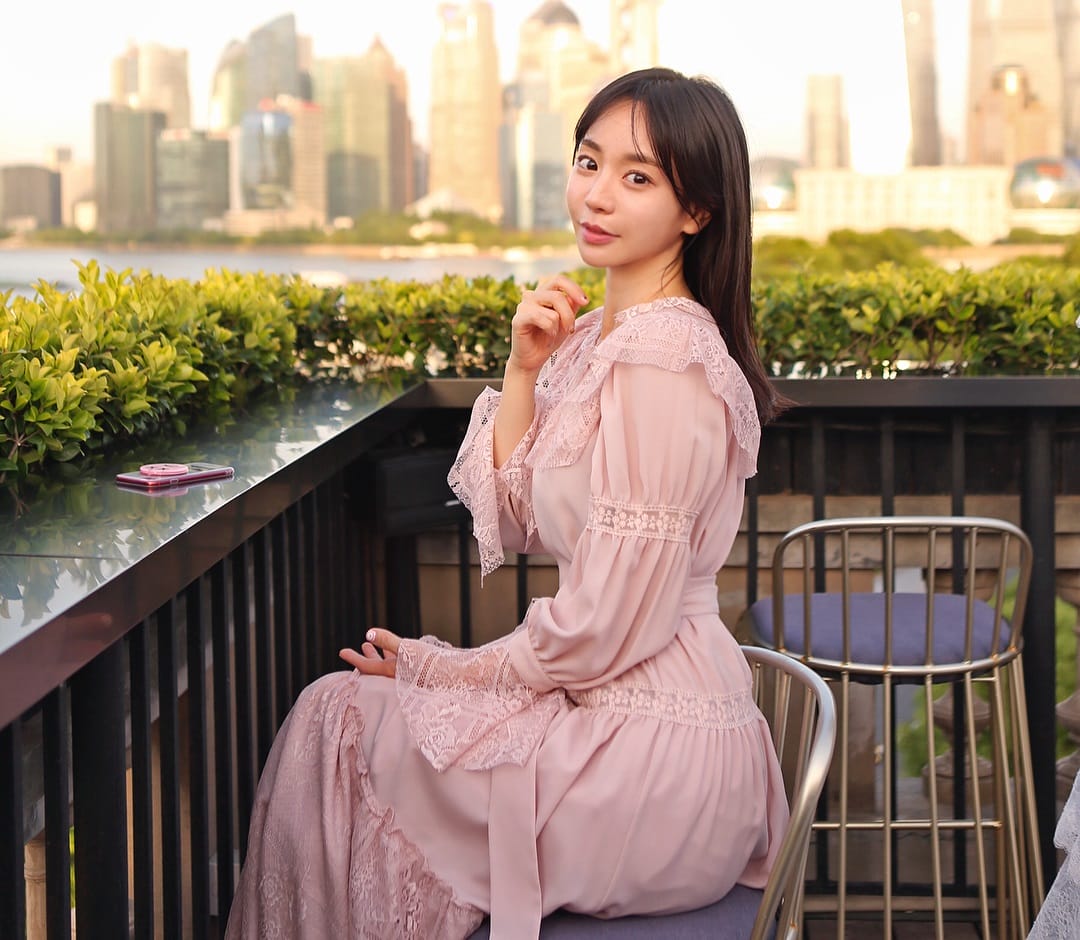 Hwang Hana liên tục vướng vào các bê bối