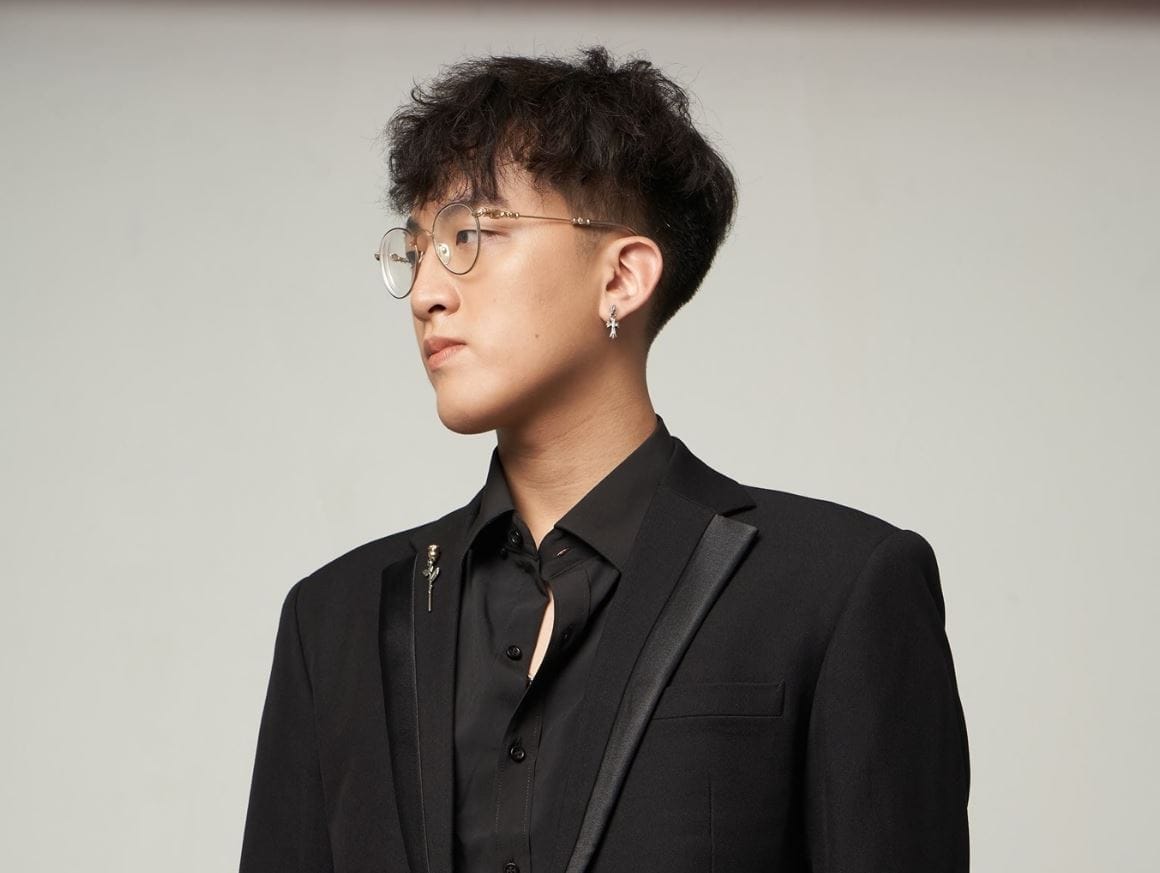 Streamer Jikey tài năng và điển trai trong một buổi phát sóng trực tiếp
