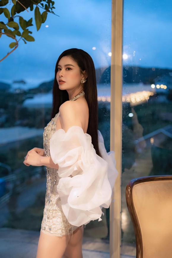 Tâm Đoan duyên dáng trong bộ váy hiện đại