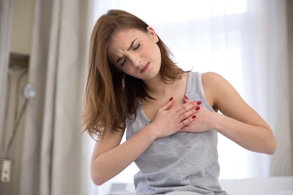 Triệu chứng chèn ép tim cấp tính thường đột ngột và cần được nhận diện nhanh chóng.