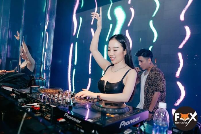 Nữ DJ Nhung Babie với phong cách thời trang ấn tượng trong đời thường