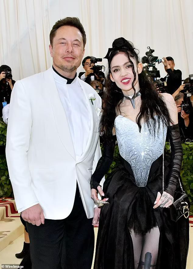 Ca sĩ Grimes và Jennie BLACKPINK, hai biểu tượng phong cách và âm nhạc thế hệ mới