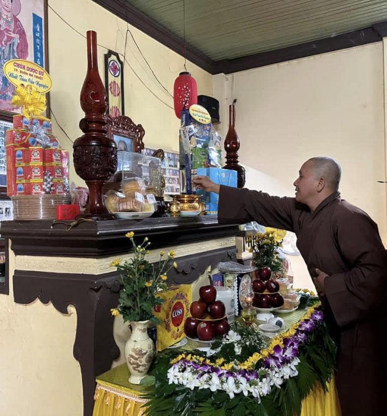Bài văn khấn cúng vong 49 ngày tại nhà