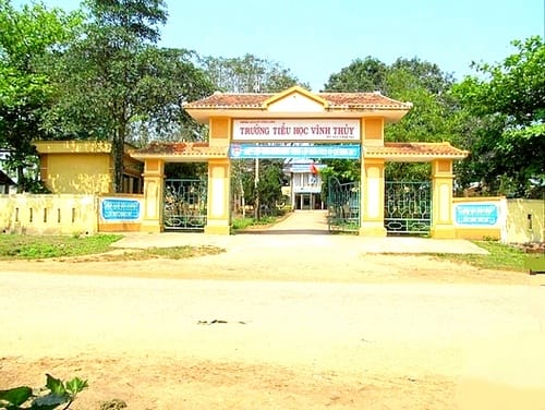 Vĩnh Thụy tạo dáng chuyên nghiệp trên sàn diễn thời trang