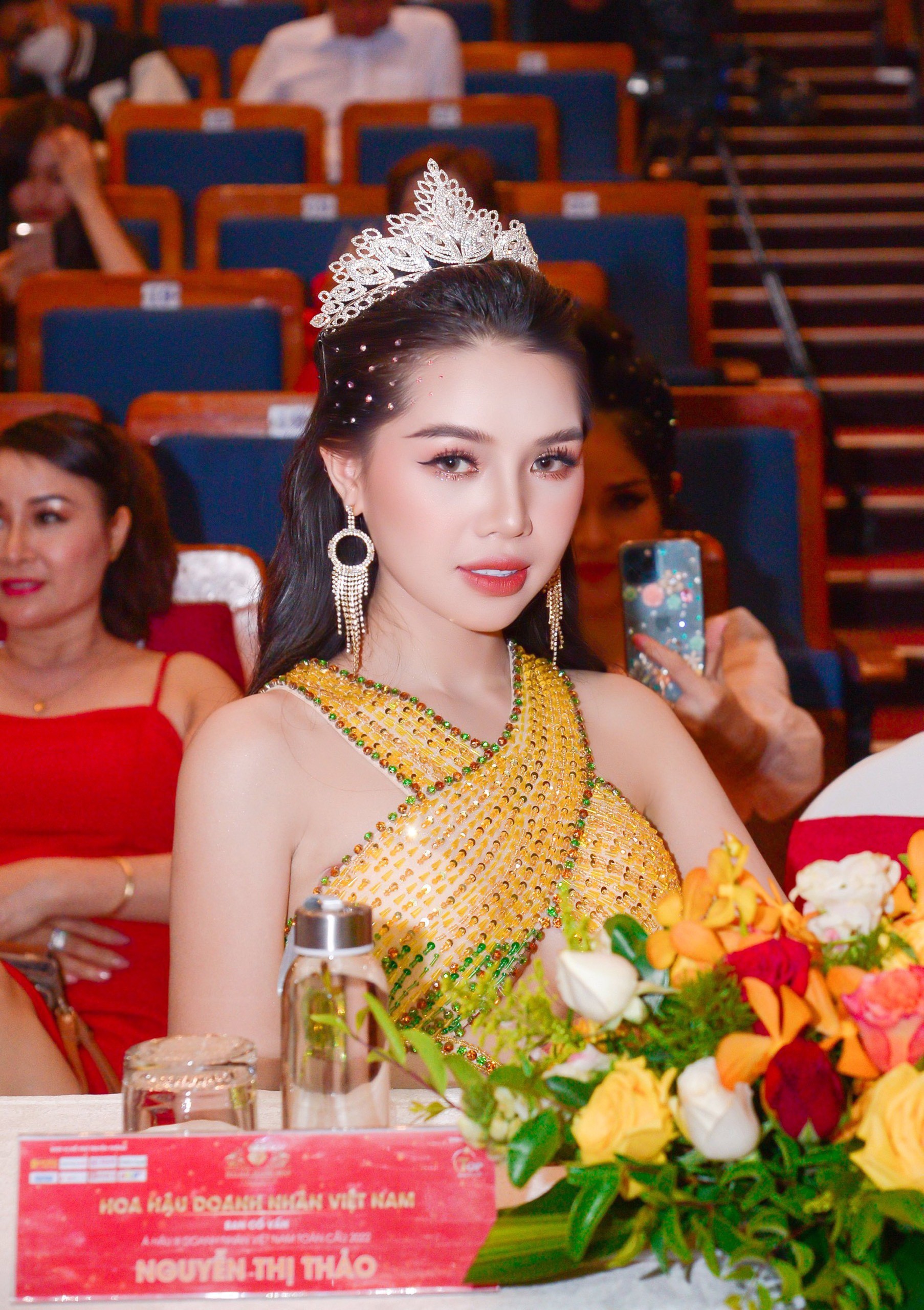 Doanh nhân Nguyễn Thị Thảo tại một sự kiện, thể hiện sự tự tin và chuyên nghiệp